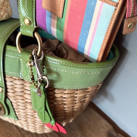 Coach ‘07 Hampton Green Straw Tote, Clutch, Slim Wallet, Scarf-Wrap & O/S Hat - Picture 6 of 16